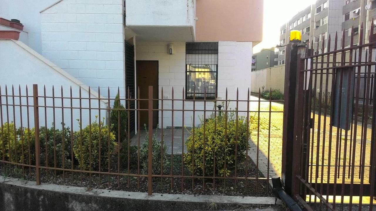 Roxy'S House Apartman Saronno Kültér fotó